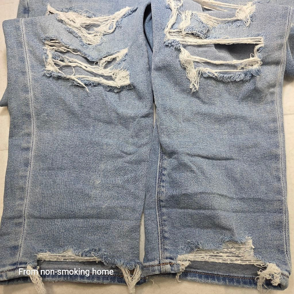 Women's American Eagle Light Blue Distressed Curvy Mom Jeans Size 18 - Picture 2 of 12